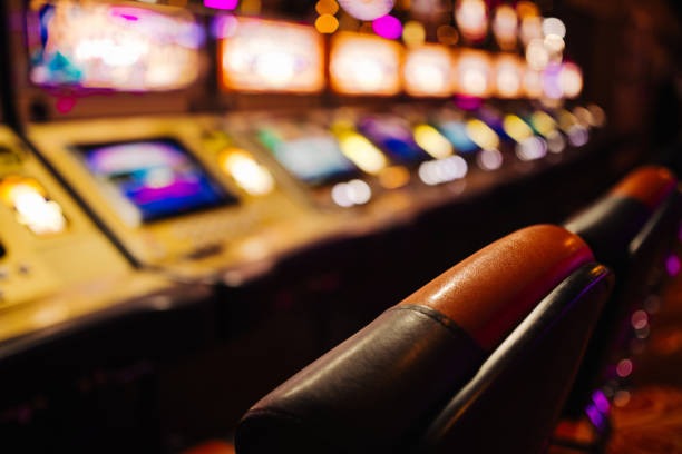 Sic Bo betting mechanics Pragmatic Play Sic Bo table with three dice and betting layout